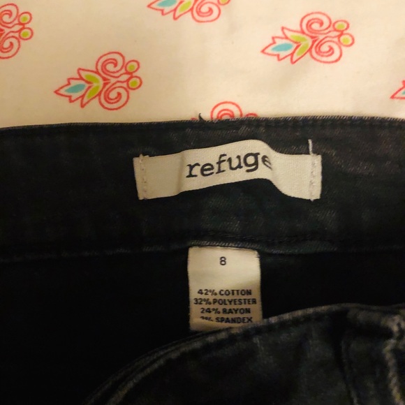 Fashion Nova distressed shirt and distressed jeans - Picture 6 of 6